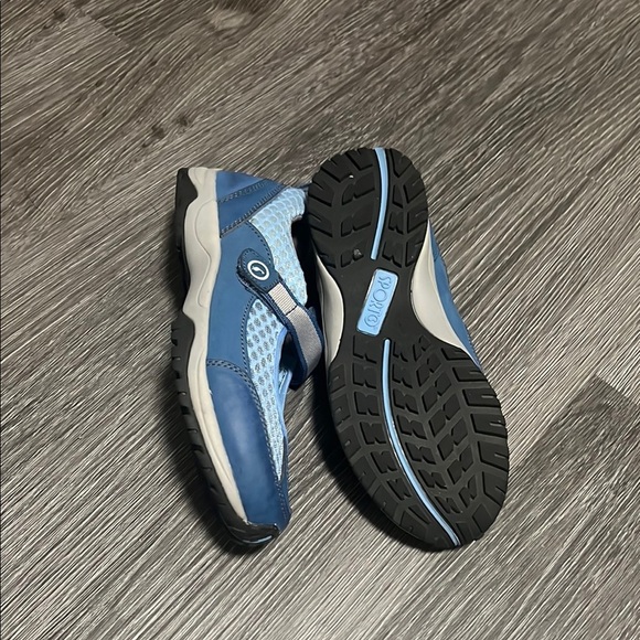 Sporto Blue Sneakers with Gingham Pattern and Velcro Strap - Picture 6 of 9